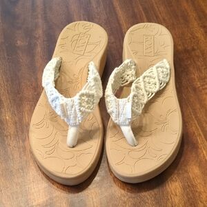 Roxy Women's Tan and Cream Crochet Sandals Size 8